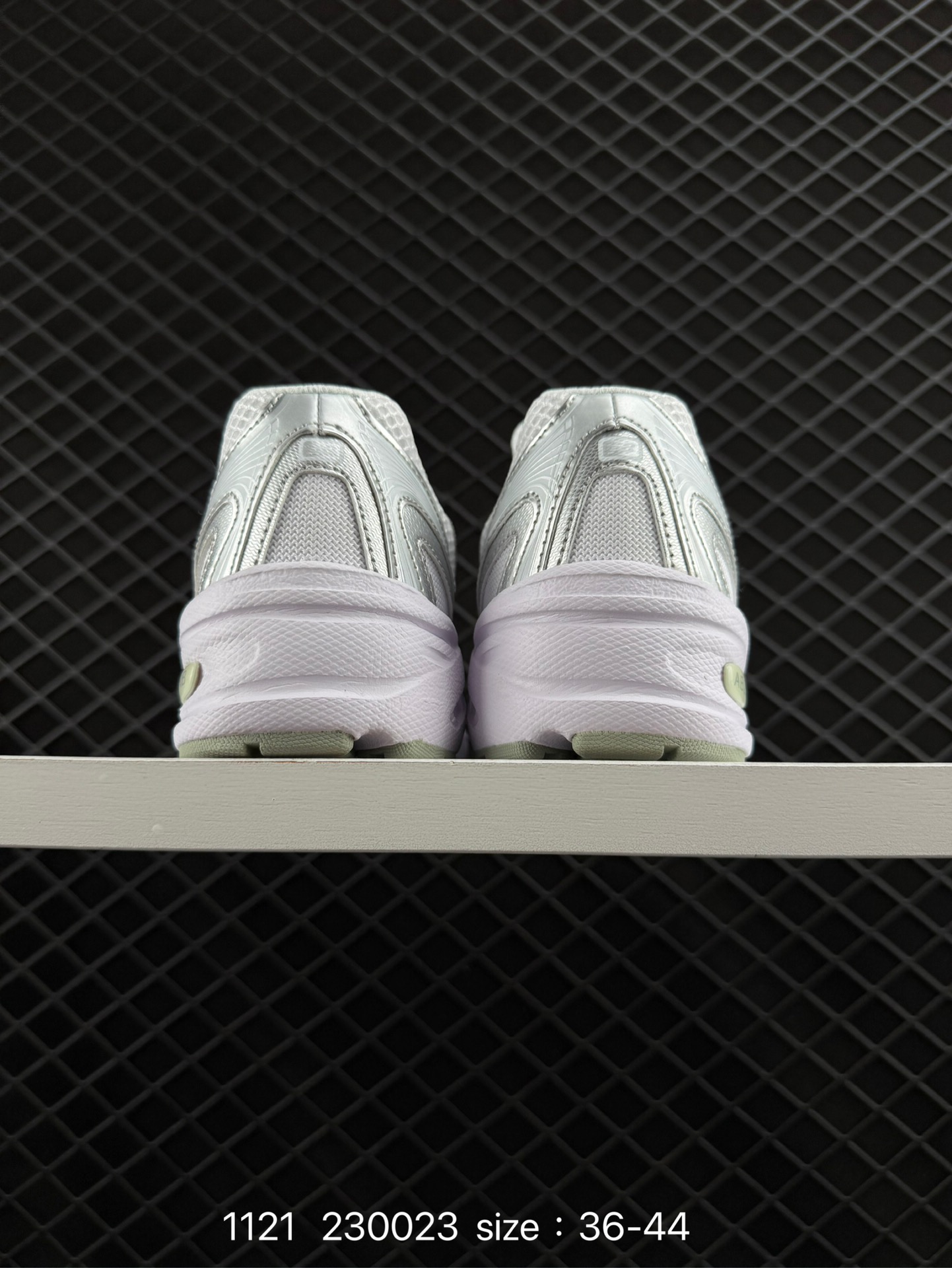 New Balance MR740 NB